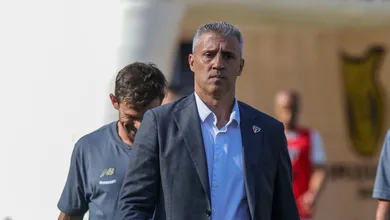 &lsquo;Tenho 50 anos e nunca vi nada t&atilde;o escandaloso&rsquo;: O desabafo de Crespo contra arbitragem