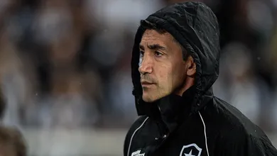 Botafogo: depois de &lsquo;transi&ccedil;&atilde;o pac&iacute;fica&rsquo;, Bruno Lage exagera em mudan&ccedil;as em momento inst&aacute;vel do clube