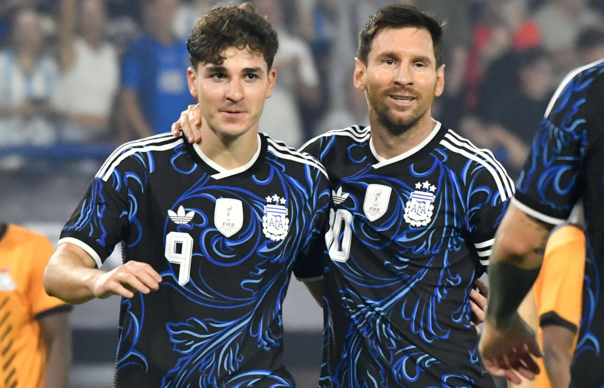 Julian Alvarez e Lionel Messi pela Argentina (Foto: Imago/Fotobaires)