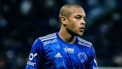 Ex-diretor justifica perda de Vitor Roque pelo Cruzeiro: &lsquo;Tinha que colocar para jogar&rsquo;