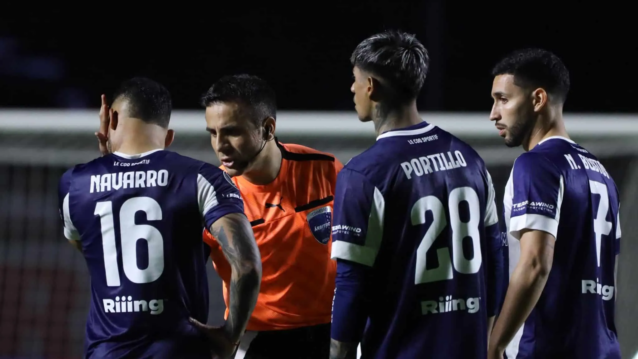 &lsquo;S&oacute; quero ir para casa&rsquo;: Talleres acusa Bobadilla, do S&atilde;o Paulo, de xenofobia contra lateral