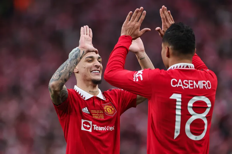 Diretoria do Manchester United avalia vender jogadores mais velhos do elenco para conseguir equilibrar as contas e "proteger" seus ativos