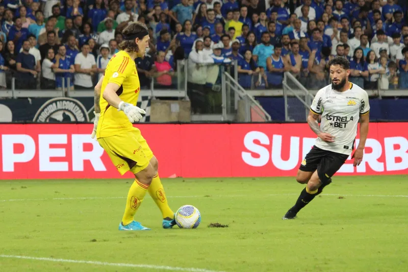 C&aacute;ssio tem respondido bem ao jogar com os p&eacute;s no Cruzeiro de Fernando Diniz