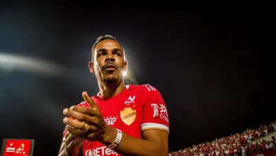 Em reviravolta, Fernando deixa Vila Nova ap&oacute;s seis jogos e aceita proposta do Internacional