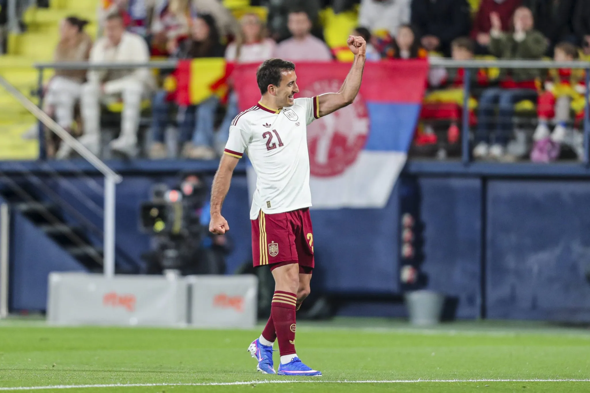 Oyarzabal comemora gol da Espanha