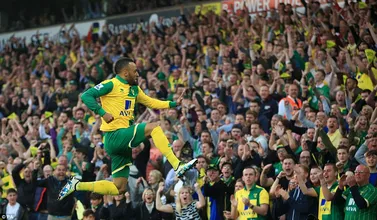 Torcida do Norwich se une e arrecada &pound;5 milh&otilde;es para construir CT &agrave;s categorias de base