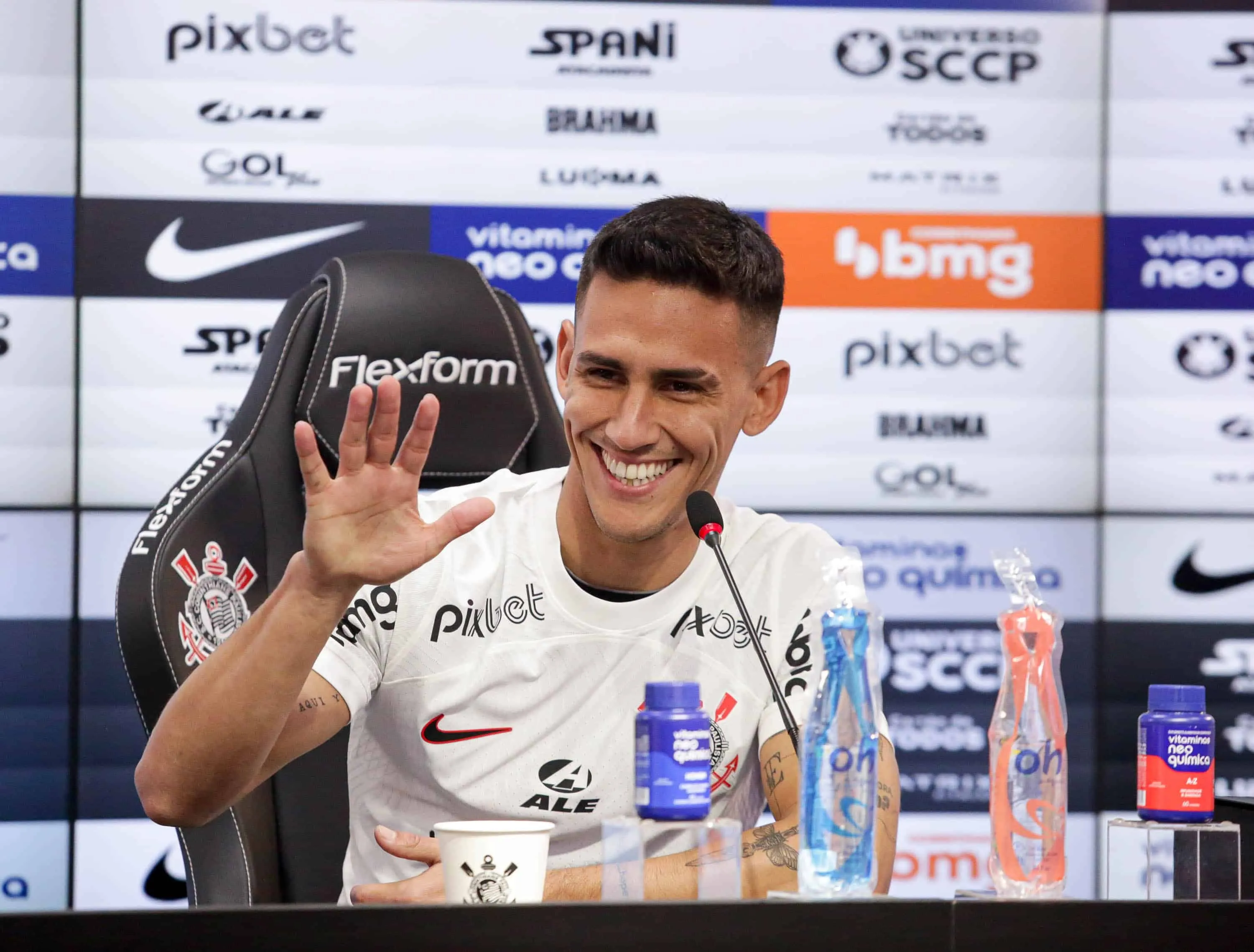 Corinthians: Mat&iacute;as Rojas chega no auge, &agrave; vontade e pronto para jogar