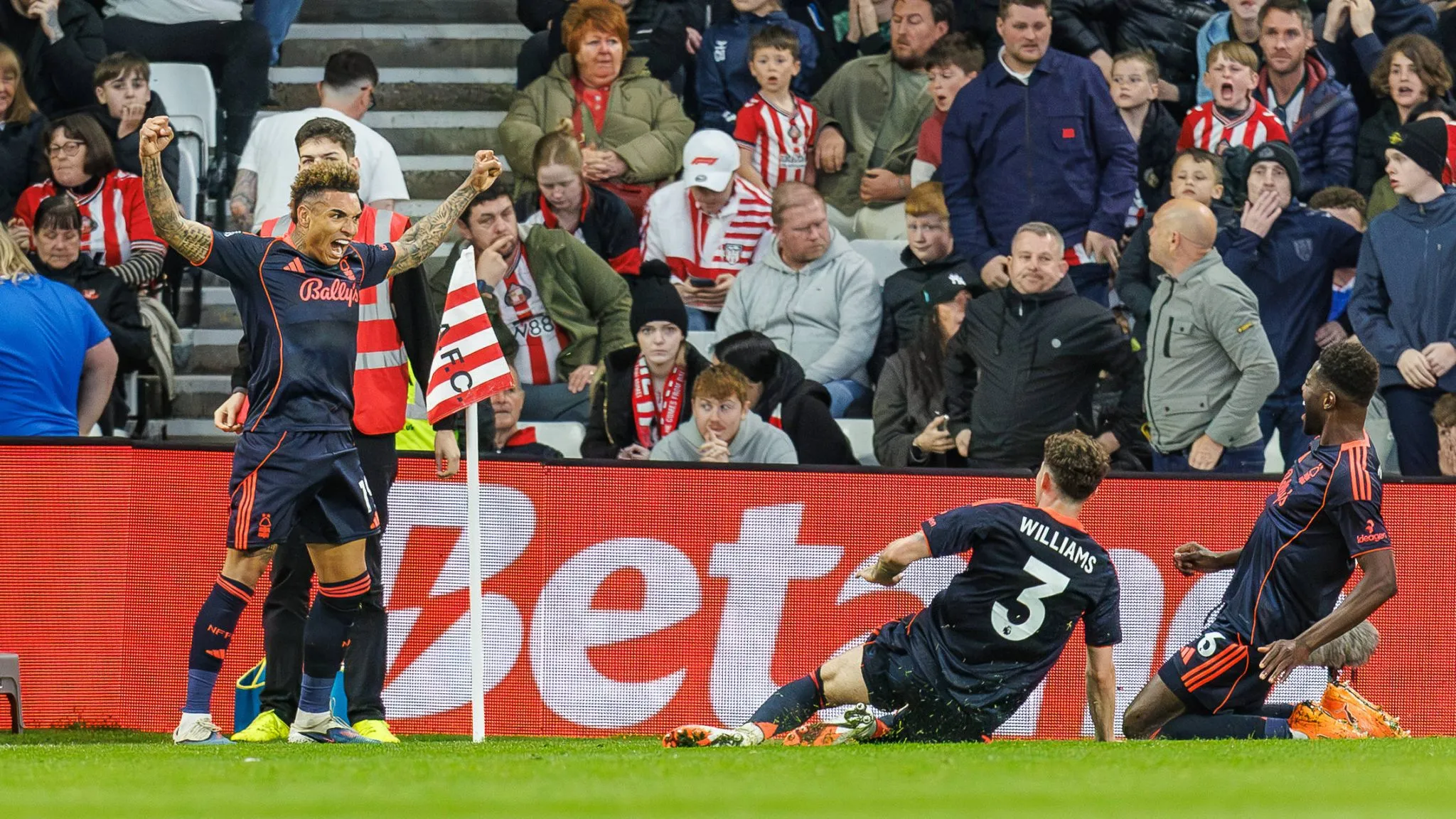 Igor Jesus comemora gol do Forest