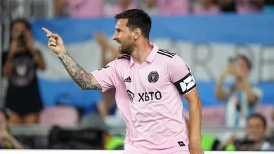 Terceiro jogo, terceiro show: Messi anota mais dois gols e Inter Miami embala com o craque