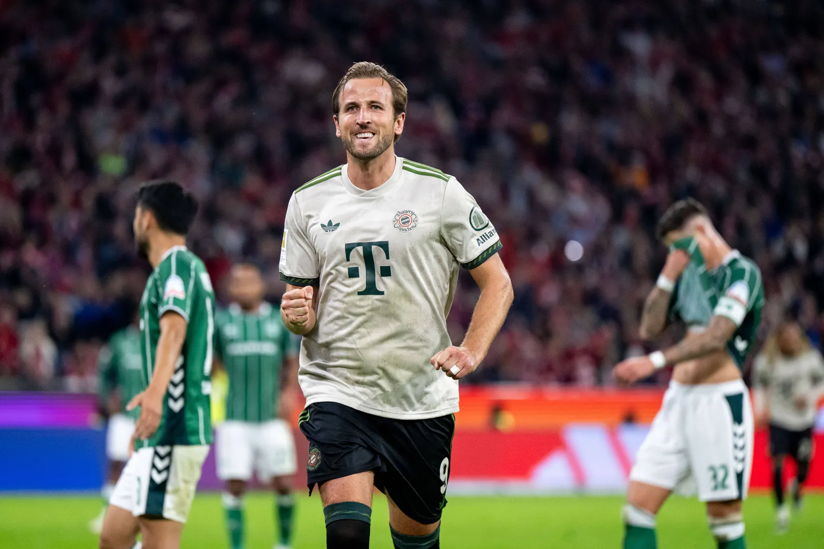 Harry Kane celebra gol do Bayern de Munique