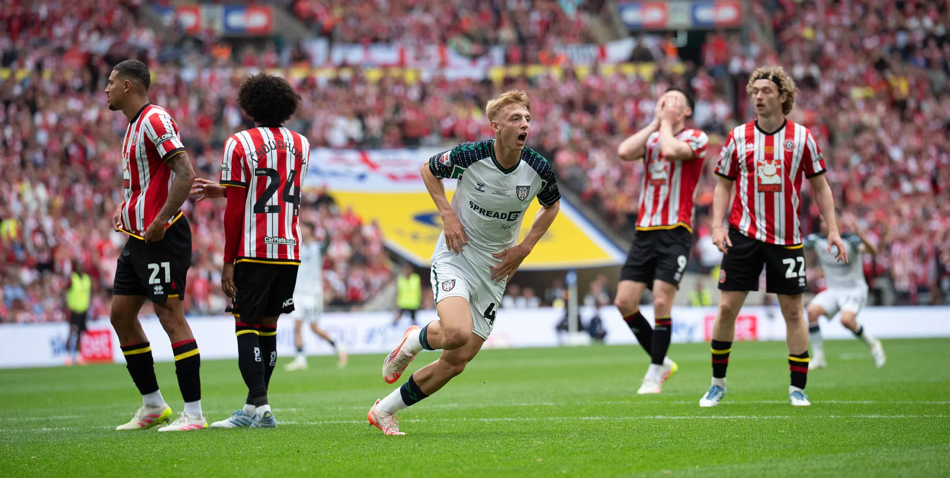 Tom Watson comemora gol do Sunderland contra o Sheffield United