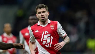 Por vaga carente na Sele&ccedil;&atilde;o, lateral busca salto na pr&oacute;xima janela e mira Super Mundial