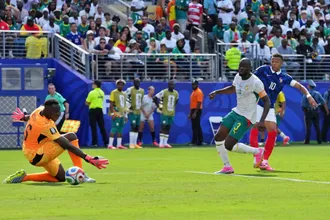 Pol&ecirc;mica, recorde e gola&ccedil;o: Mbapp&eacute; entra para a hist&oacute;ria do futebol franc&ecirc;s na vit&oacute;ria sobre o Senegal