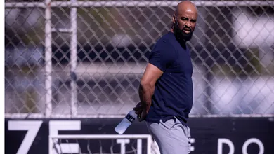 Aus&ecirc;ncia de Mart&iacute;nez em treinos do Corinthians volta a gerar questionamentos a Fabinho Soldado