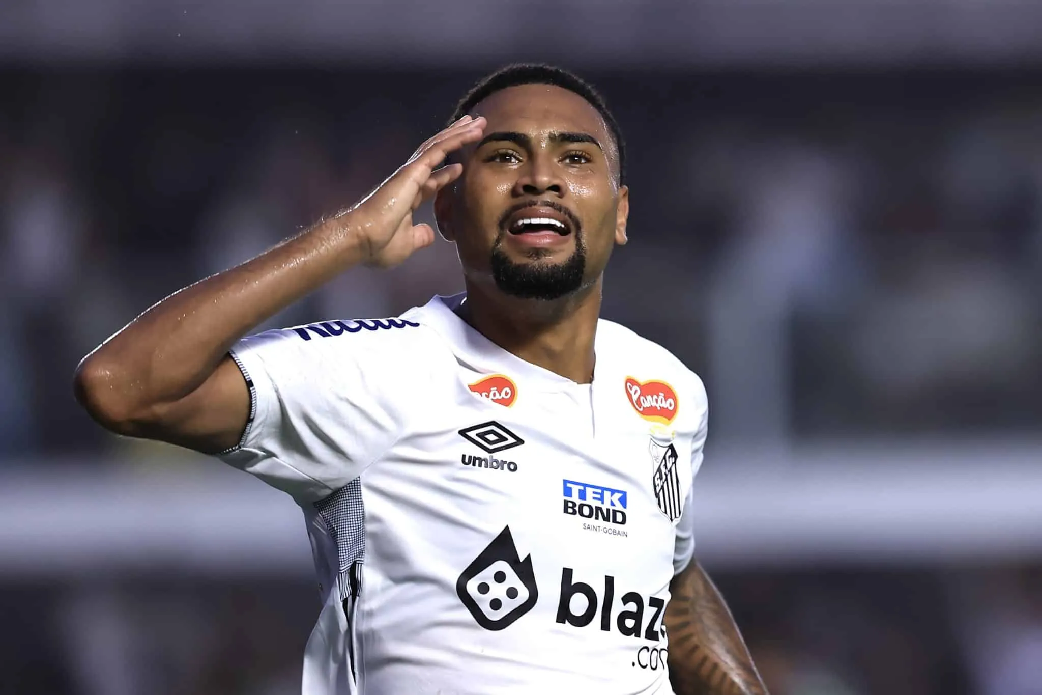 Falta de fair play e clima hostil na Vila empurram Santos &agrave; vit&oacute;ria sobre o Am&eacute;rica-MG