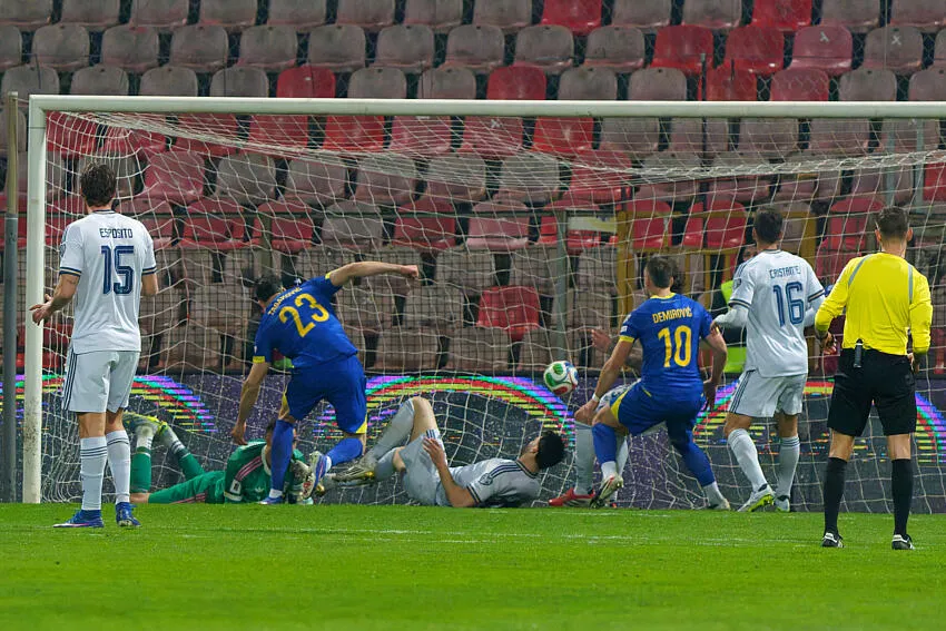 Tabakovic marcou o gol do empate e foi decisivo para a B&oacute;snia nos p&ecirc;naltis. Foto: Icon Sport