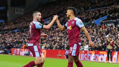 Uma linda assist&ecirc;ncia de Douglas Luiz valeu a virada do Aston Villa sobre o AZ