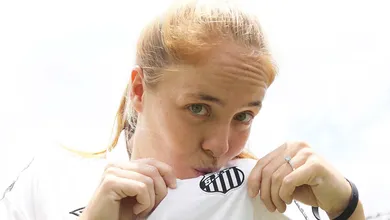 Uma das maiores jogadoras da hist&oacute;ria do Santos pausa carreira para ser m&atilde;e