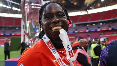 Da lama &agrave; gl&oacute;ria: Pelly-Ruddock Mpanzu acompanhou o Luton Town em sua jornada at&eacute; a Premier League