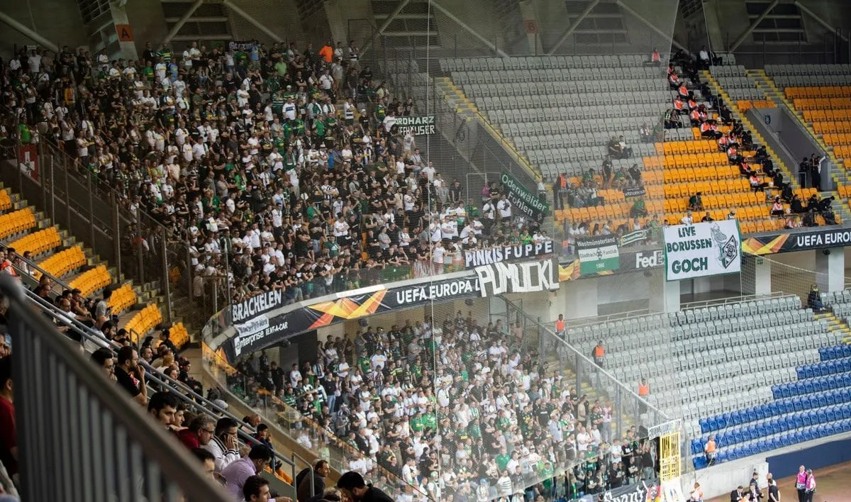 Gladbach acusa pol&iacute;cia turca de &ldquo;atitude ditatorial&rdquo;, ao proibir s&iacute;mbolos e barrar torcedores em jogo contra o Basaksehir