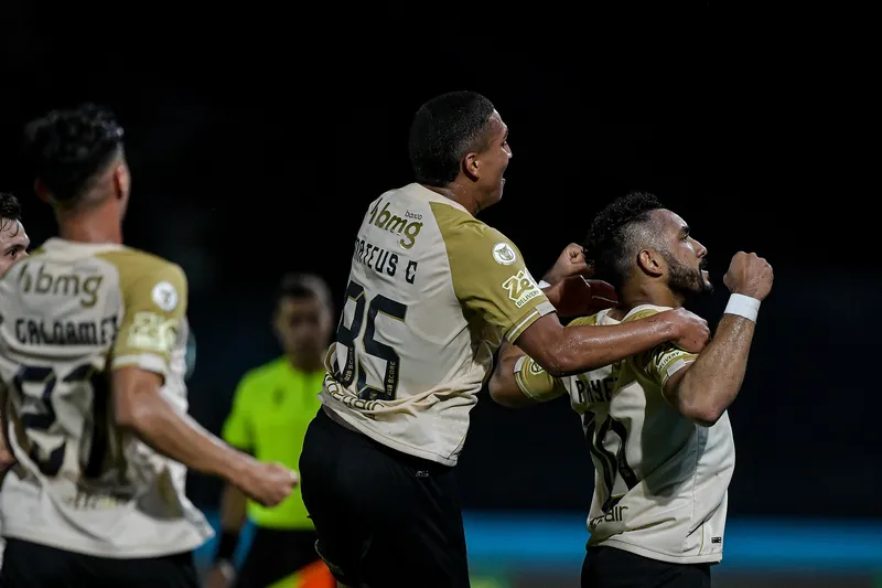Payet celebra gol em Vasco x Bahia