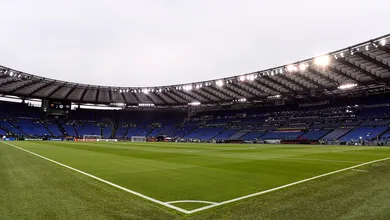 Torcedores do Brighton s&atilde;o esfaqueados e roubados em Roma