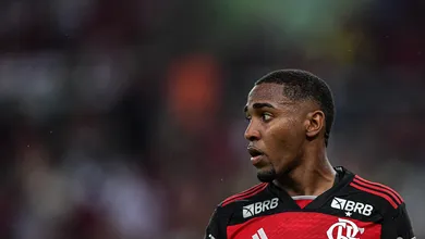 O bilion&aacute;rio Flamengo pode ter quatro titulares formados na base contra o Gr&ecirc;mio