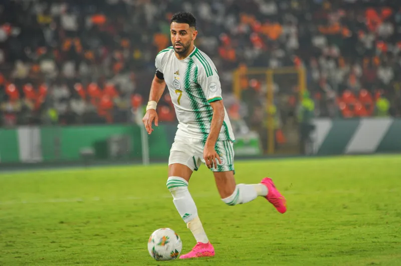 Riyad Mahrez em a&ccedil;&atilde;o pela Arg&eacute;lia 