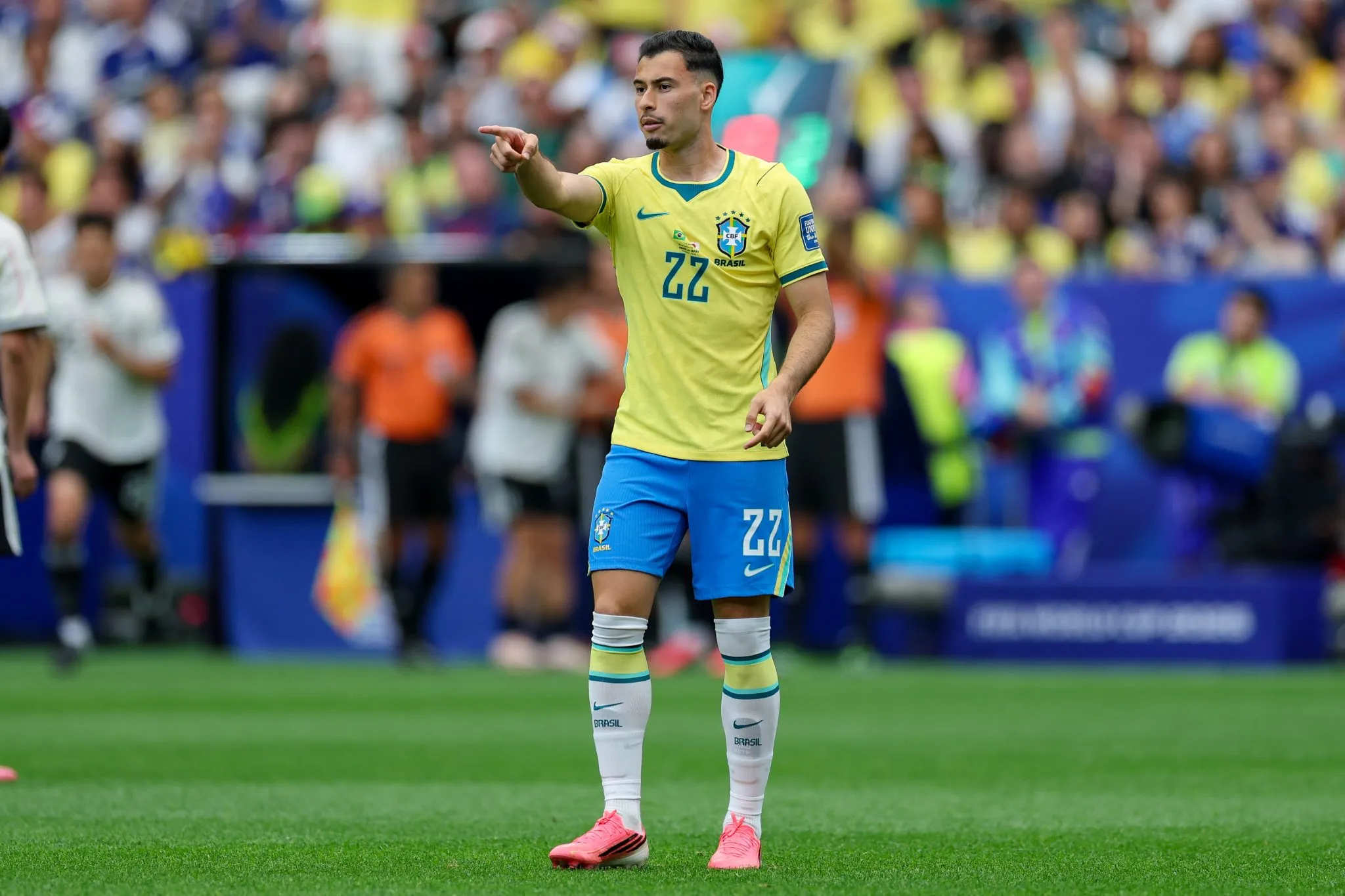 Gabriel Martinelli durante jogo entre Brasil x Jap&atilde;o na Copa do Mundo (Foto: DeFodi Images / Icon Sport)