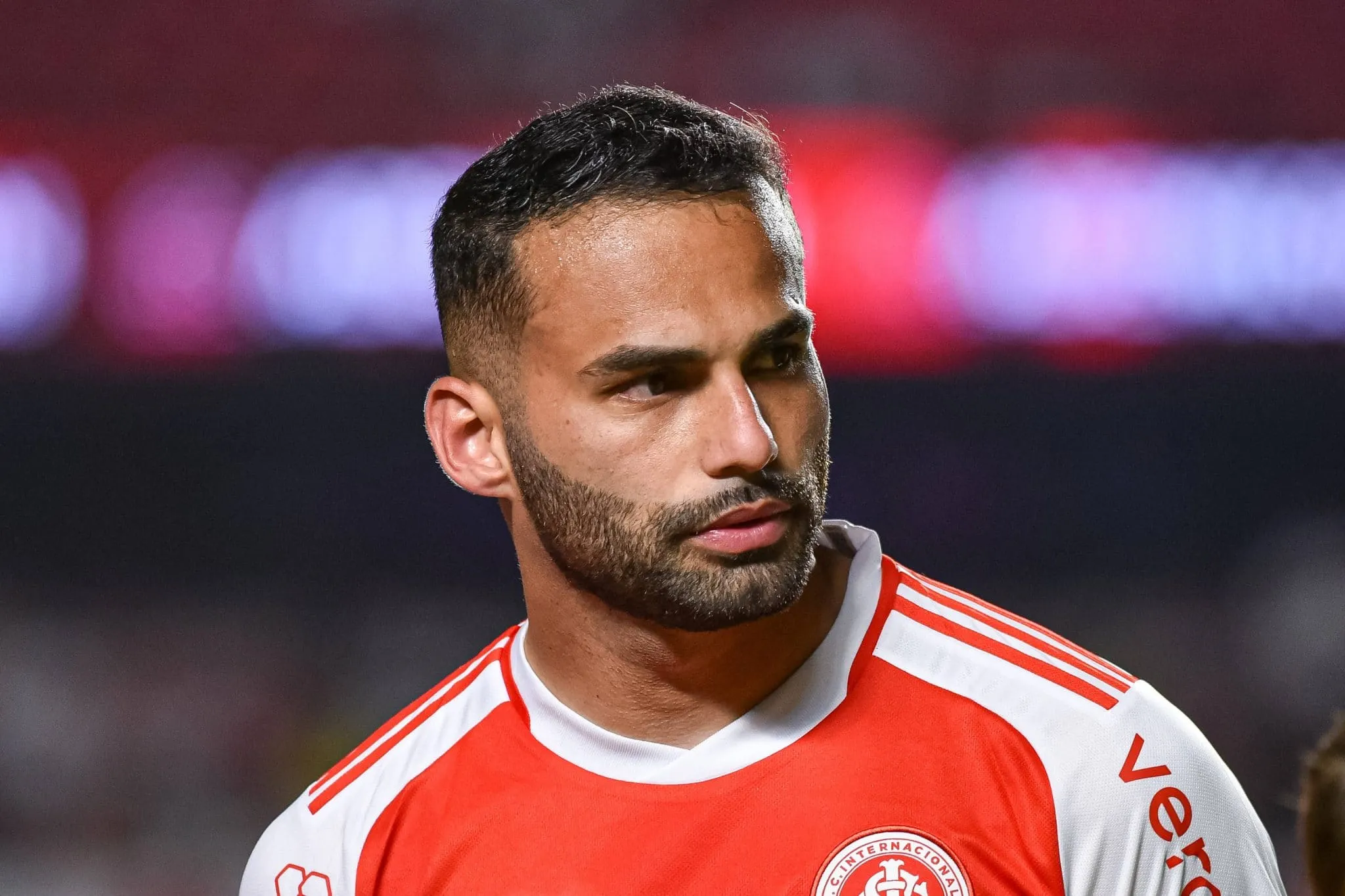 Novos ares fazem bem a Thiago Maia, que reencontra o Flamengo em boa fase no Internacional
