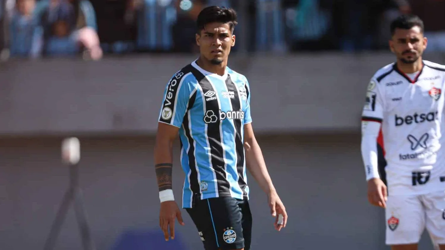 Gr&ecirc;mio: estreia de Arezo empolgou, mas Renato tem motivos para manter refor&ccedil;o no banco