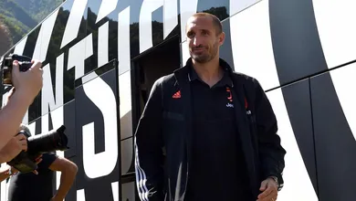 Em autobiografia, Chiellini critica &ldquo;ma&ccedil;&atilde; podre&rdquo; Felipe Melo e &ldquo;negativo&rdquo; Balotelli