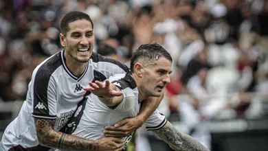 Vasco &eacute; mais efetivo e vence o Botafogo, de virada, em confronto direto pelo Carioca