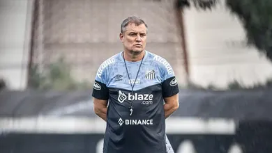 Afastados por Aguirre, Meninos da Vila treinam na academia com sentimento de injusti&ccedil;a