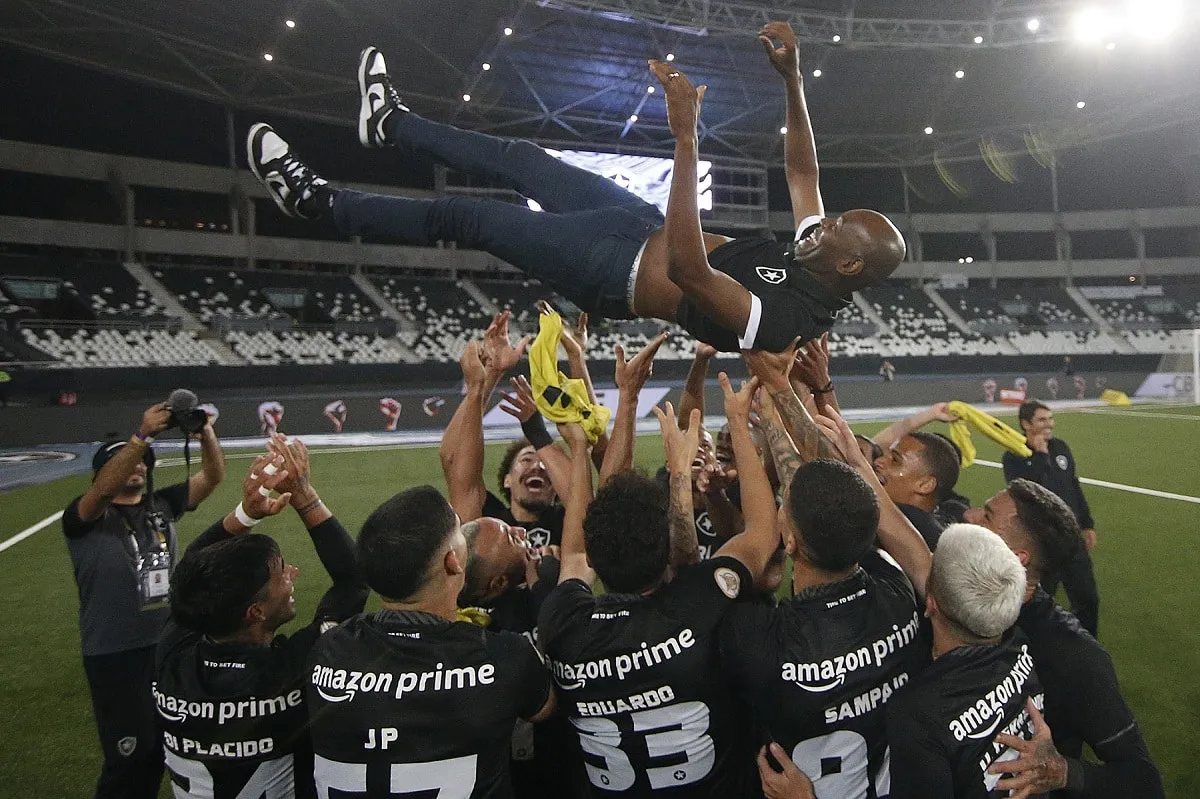 Como foi a emocionante despedida de Ca&ccedil;apa, o interino invicto do Botafogo