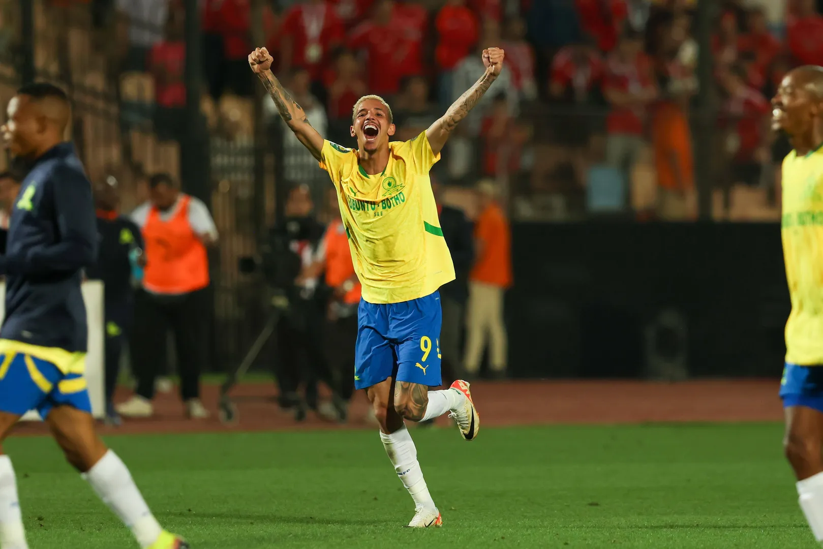 Arthur Sales celebra vit&oacute;ria do Mamelodi Sundowns