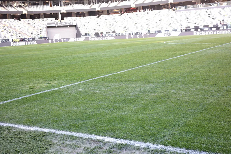 P&eacute;ssima condi&ccedil;&atilde;o do gramado da Arena MRV