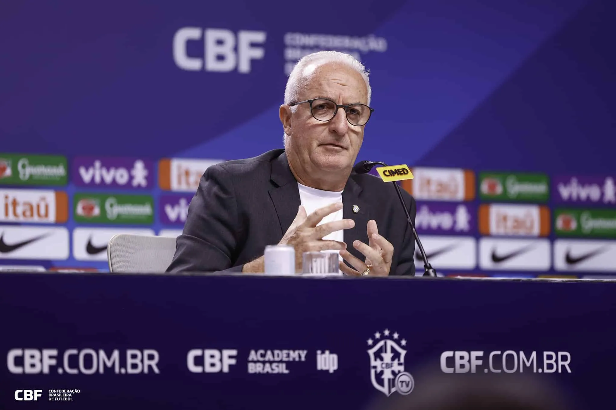 Planejamento ao redor de Neymar &eacute; ind&iacute;cio de que Dorival n&atilde;o sabe o que fazer para salvar Sele&ccedil;&atilde;o