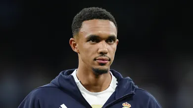 &lsquo;Eu n&atilde;o teria feito isso&rsquo;: Lenda do Liverpool, Gerrard faz cr&iacute;tica a Alexander-Arnold