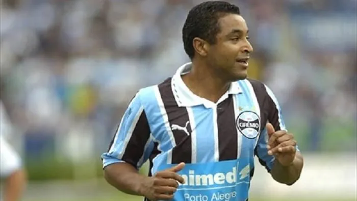 N&atilde;o &eacute; &iacute;dolo? Diminu&iacute;do por dirigente, Roger &eacute; o 4&ordm; com mais t&iacute;tulos na hist&oacute;ria do Gr&ecirc;mio