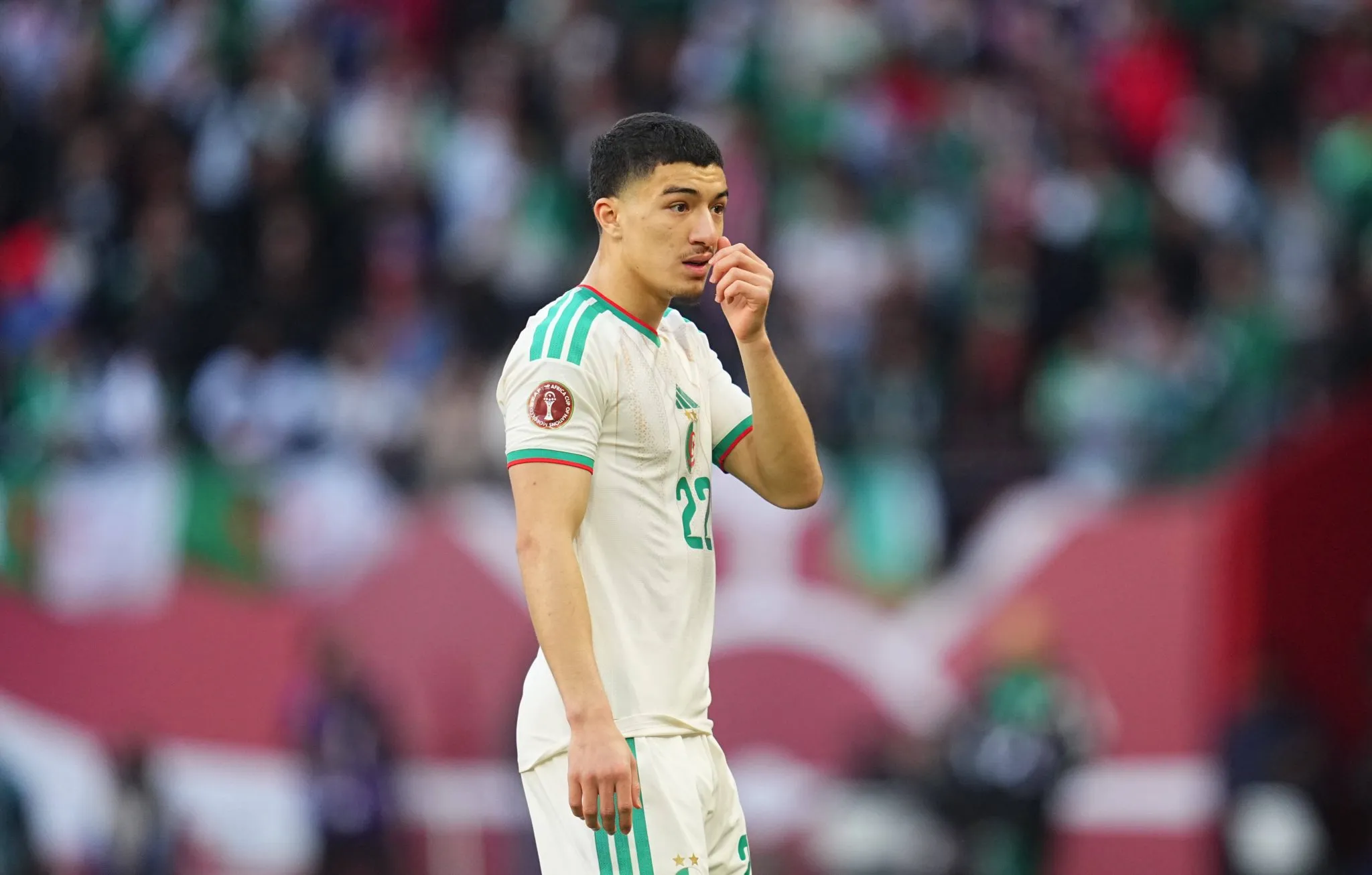  Ibrahim Maza em jogo da Arg&eacute;lia na prepra&ccedil;&atilde;o da Copa do Mundo 2026