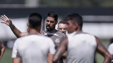 Fim da novela: Corinthians regulariza e anuncia Ant&oacute;nio Oliveira, novo treinador estreia no domingo