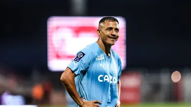 Alexis S&aacute;nchez atrai interesse de clubes do Brasil ap&oacute;s impasse na Fran&ccedil;a