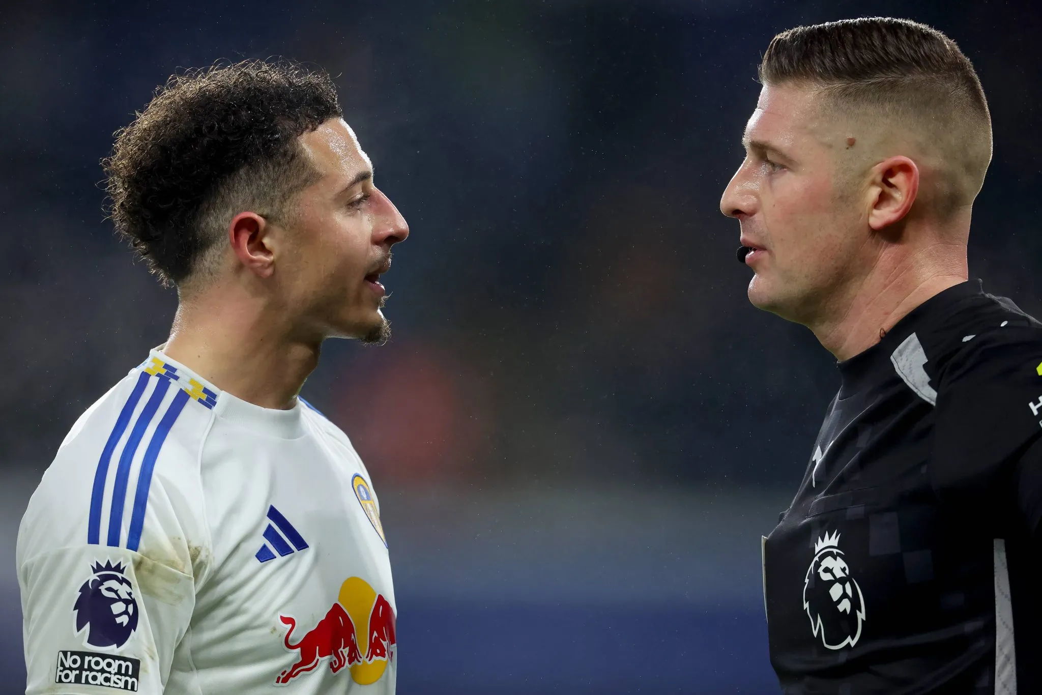 Premier League abre bastidores do jogo e permitir&aacute; ouvir conversas entre jogadores e &aacute;rbitros