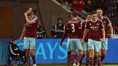 Acredite: Andy Carroll marcou um gola&ccedil;o de pura malemol&ecirc;ncia contra o Swansea