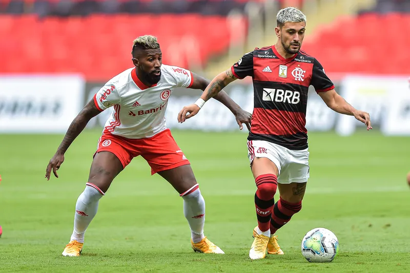 Flamengo e Inter fizeram um confronto direto pelo t&iacute;tulo na pen&uacute;ltima rodada do Brasileiro de 2020 (Foto: Icon Sport)