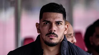 Jo&atilde;o Paulo espera situa&ccedil;&atilde;o de Gabriel Braz&atilde;o no Santos para definir futuro