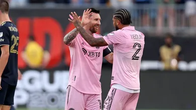 Foi muito bonito o gesto de Messi ao dividir o trof&eacute;u da Leagues Cup com Yedlin