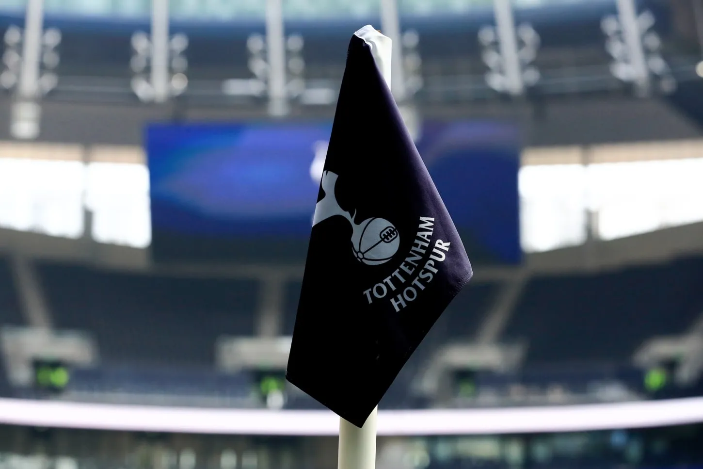 Donos do PSG querem comprar parte do Tottenham