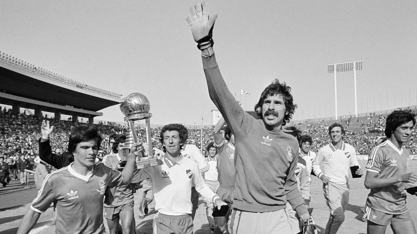 Os 60 anos de Rodolfo Rodr&iacute;guez, o goleiro maior que o gol e que o grande milagre